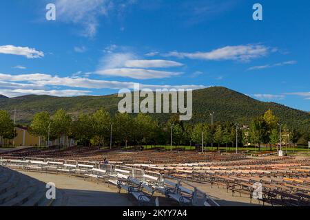 Derrière l'église Saint-Jacques à Medjugorje Banque D'Images