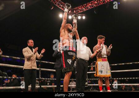 Newcastle, Royaume-Uni. 02nd décembre 2022. Lyndon Arthur bat Joel McIntyre lors du championnat britannique Super-Welterweight: Troy Williamson vs Josh Kelly à Utilita Arena, Newcastle upon Tyne, Royaume-Uni, 2nd décembre 2022 ( Credit: DaN Cooke/Alay Live News Banque D'Images