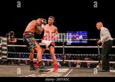 Newcastle, Royaume-Uni. 02nd décembre 2022. Josh Kelly bat Troy Williamson lors du championnat britannique Super-Welterweight: Troy Williamson vs Josh Kelly à Utilita Arena, Newcastle upon Tyne, Royaume-Uni, 2nd décembre 2022 ( Credit: DaN Cooke/Alay Live News Banque D'Images