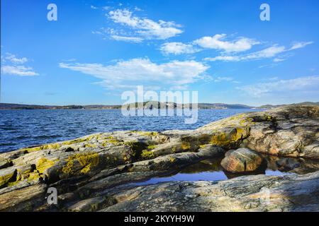 Paysage de mer des Rocheuses par une journée ensoleillée le jour ensoleillé. Banque D'Images
