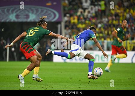 Doha, Qatar. 02nd décembre 2022. Pierre Kunde du Cameroun et Rodrygo du Brésil pendant le Cameroun contre Brésil match de la coupe du monde de la Fifa Qatar 2022 au stade Lusail à Doha, Qatar sur 2 décembre 2022. Photo de Laurent Zabulon/ABACAPRESS.COM crédit: Abaca Press/Alamy Live News Banque D'Images