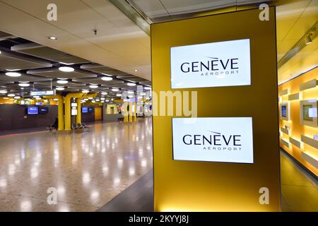 GENÈVE, SUISSE - 19 NOVEMBRE 2015 : intérieur de l'aéroport de Genève. L'aéroport international de Genève est l'aéroport international de Genève, en Suisse. Banque D'Images