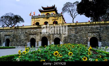 Doan mon (porte sud) de la Citadelle impériale de Thang long à Hanoi, Vietnam Banque D'Images