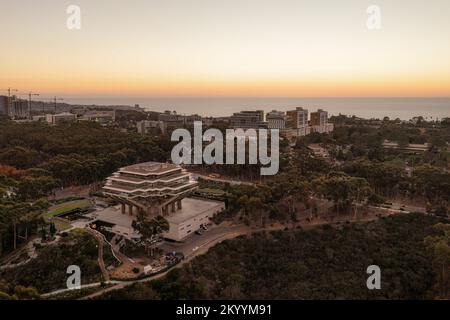 Vue aérienne de la bibliothèque Geisel et du campus de l'UCSD Banque D'Images