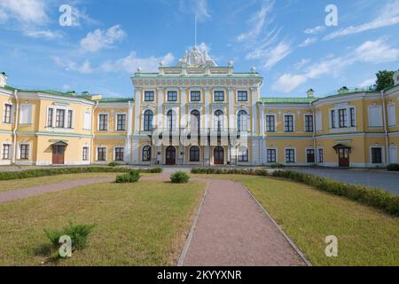 TVER, RUSSIE - 15 JUILLET 2022 : à l'ancien Palais impérial du Voyage, le jour de juillet Banque D'Images