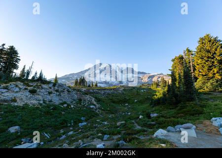 des paysages étonnants s'ouvrent depuis le sommet du rainier Banque D'Images