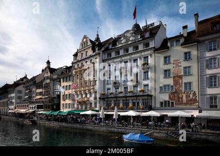 Vue depuis le pont de la chapelle sur la promenade de l'hôtel, Hôtel des Alpes, Vieille ville, Lucerne, Suisse, Europe Banque D'Images