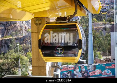 Station de télécabine, ligne jaune, mi Teleferico, la Paz, Bolivie, Amérique du Sud Banque D'Images