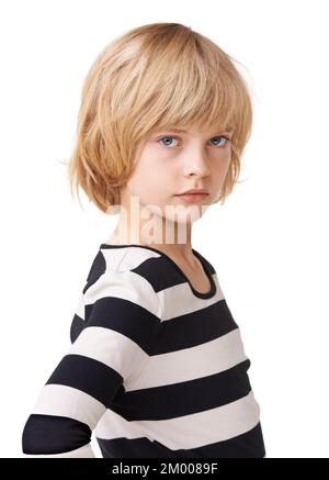 Shes une petite fille tenace. Portrait d'une jolie petite fille debout avec les mains sur les hanches contre un fond blanc. Banque D'Images