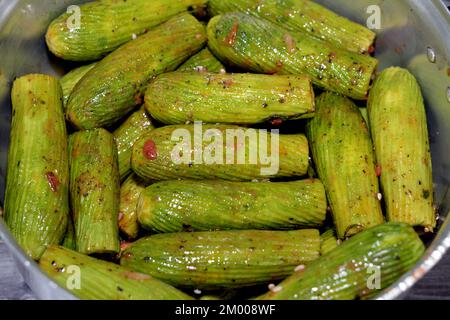 Courge farcie, courgette, moelle, mahshi, ou courgettes fourrées de riz blanc, oignon, persil, aneth et coriandre, foyer sélectif de l'égyptien arabe Banque D'Images