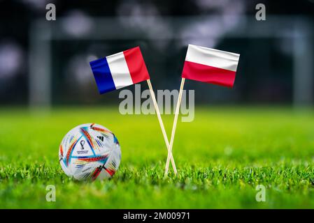 QATAR, DOHA, NOVEMBRE 29. 2022: France - Pologne. Partie du match de football 16. Balle officielle de la coupe du monde de la Fifa Qatar 2022 sur herbe verte. Stade de football Banque D'Images