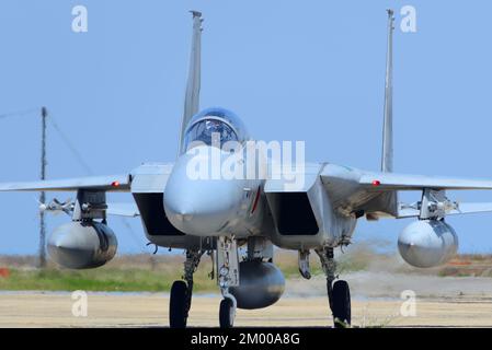 Préfecture de Fukuoka, Japon - 14 avril 2014 : Boeing F-15J de la Force aérienne d'autodéfense du Japon. Banque D'Images