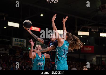 Adélaïde, Australie. 03rd décembre 2022. Adélaïde, Australie méridionale, 3 décembre 2022 : la cloche Kierstan (1 Adelaide Lightning) se dirige vers le panier lors du match de la WNBL Cygnet entre Adelaide Lightning et Southside Flyers à l'aréna Adelaide 36ers à Adélaïde, en Australie. (NOE Llamas/SPP) crédit: SPP Sport Press photo. /Alamy Live News Banque D'Images