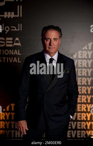 L'acteur AMÉRICAIN Andy Garcia marche le tapis rouge lorsqu'il arrive à ...