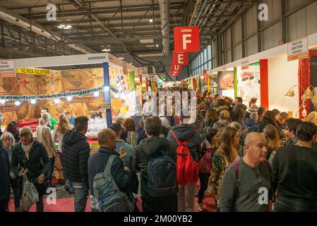 Milan Italie 8 décembre 2022 : salon de l'artisanat organisé chaque année pour les cadeaux de Noël dans le centre d'exposition Rho Banque D'Images