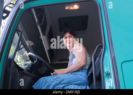 Conducteur d'un chariot dans la cabine conducteur Banque D'Images