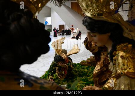 Vatican, Vatican. 03rd décembre 2022. Italie, Rome, Vatican, 22/12/3 le pape François rencontre les donateurs de l'arbre de Noël et de la scène de la Nativité au Vatican, Photographie par Vatican Media / Catholic Press photo. LIMITÉ À L'USAGE ÉDITORIAL - PAS DE MARKETING - PAS DE CAMPAGNES PUBLICITAIRES crédit: Agence de photo indépendante/Alamy Live News Banque D'Images