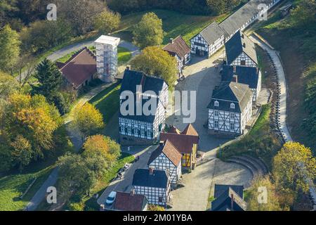 Vue aérienne, LWL-Freilichtmuseum Hagen, village, Eilpe, Hagen, Région de la Ruhr, Rhénanie-du-Nord-Westphalie, Allemagne, DE, Village, Europe, maisons à colombages, Banque D'Images