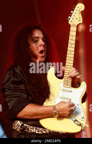 Toluca, Mexique. 02nd décembre 2022. Le guitariste suédois Yngwie Malmsteen, se produit sur la scène de l'Enfer pendant le festival du métal Enfer et ciel au forum Pegasus. Sur 2 décembre 2022 à Toluca, Mexique. (Credit image: © Carlos Santiago/eyepix via ZUMA Press Wire) Banque D'Images