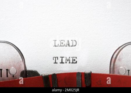 Expression de délai écrite avec une machine à écrire. Banque D'Images