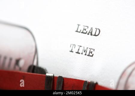 Expression de délai écrite avec une machine à écrire. Banque D'Images