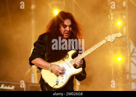 02 décembre 2022, Toluca, Mexique: Le guitariste suédois Yngwie Malmsteen, se produit sur la scène de l'Enfer pendant le festival de métaux Enfer et ciel au forum Pegasus. Sur 2 décembre 2022 à Toluca, Mexique. (Photo par Carlos Santiago/ Eyepix Group) (photo par Eyepix/Sipa USA) crédit: SIPA USA/Alay Live News Banque D'Images
