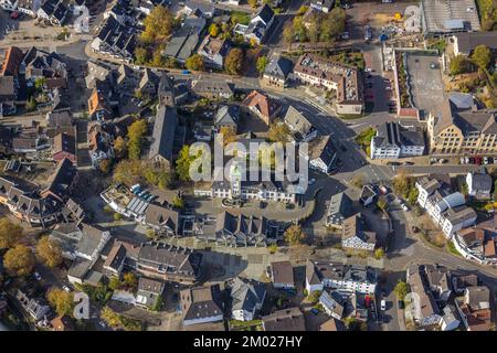 Vue aérienne, vieille ville, collégiale d'evang, hôtel de ville, Herdecke, Région de la Ruhr, Rhénanie-du-Nord-Westphalie, Allemagne, supermarché Aldi nouveau bâtiment, Old to Banque D'Images