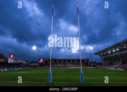 Stade Kingsholm, Gloucester, Gloucestershire, Royaume-Uni. 3rd décembre 2022. Gallagher Premiership Rugby, Gloucester versus Northampton Saints; vue générale du stade de Kingsholm avant le lancement sous les cieux orageux crédit: Action plus Sports/Alamy Live News Banque D'Images