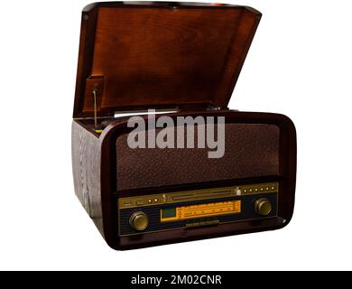 Ancien, joueur à l'ancienne, radiogramophone ouvert, isolé sur fond blanc Banque D'Images