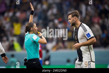 Doha, Qatar. 1st décembre 2022. Schiedsrichter Frappart, Stephanie (Frankreich), Niclas Füllkrug (Deutschland) Costa Rica - Allemagne Costa Rica - Deutschl Banque D'Images