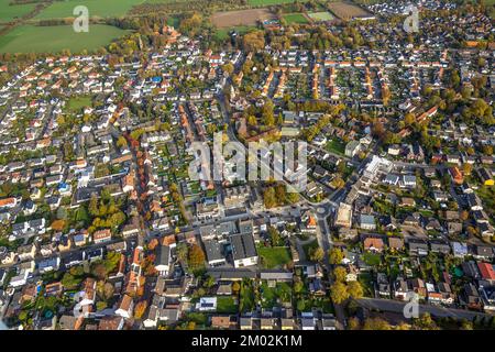 Vue aérienne, vue sur la ville, centre ville Märkische Straße, église paroissiale catholique Herz-Jesu Pröbstingstraße, Astrid-Lindgren-School, Heeren-Werve, Kamen, R Banque D'Images