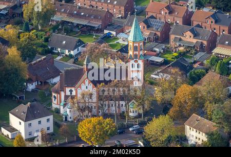 Vue aérienne, église paroissiale catholique Herz-Jesu, Heeren-Werve, Kamen, région de la Ruhr, Rhénanie-du-Nord-Westphalie, Allemagne, site de culte, DE, Europe, foi commun Banque D'Images