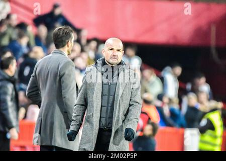 2 décembre 2022: GRENADE, ESPAGNE - DÉCEMBRE 2: Paco Lopez de Grenade CF se concentre pendant le match entre Grenade CF et Deportivo Alaves de la Liga Smartbank sur 2 décembre 2022 à Nuevo Los Carmenes à Grenade, Espagne. (Credit image: © Samuel Carreño/PX Imagens via ZUMA Press Wire) Banque D'Images