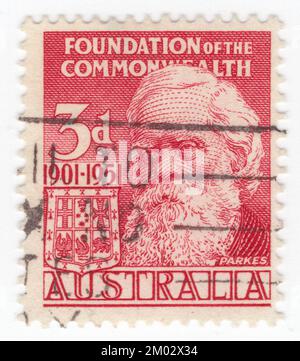 AUSTRALIE — 1951 1 mai: Timbre-poste de 3 pence représentant le portrait de Sir Henry Parkes. Création du Commonwealth d'Australie, 50th anniversaire. Sir Henry Parkes était un politicien australien colonial et le plus long premier ministre non consécutif de la colonie de Nouvelle-Galles du Sud, l'état actuel de Nouvelle-Galles du Sud dans le Commonwealth d'Australie. Il a été désigné comme le « Père de la fédération » en raison de sa promotion précoce pour la fédération des six colonies d'Australie, comme critique précoce du transport de détenus britanniques et comme promoteur de l'expansion des chemins de fer Banque D'Images