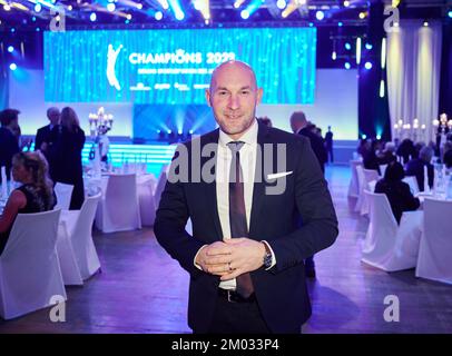 Berlin, Allemagne. 03rd décembre 2022. Ronald Raute, ancien canoéiste et champion olympique, est au début du gala des champions 2022 au Centre de congrès d'Estrel. « Champions 2022 » rend hommage à différentes catégories d'athlètes de l'année. Credit: Annette Riedl/dpa/Alay Live News Banque D'Images