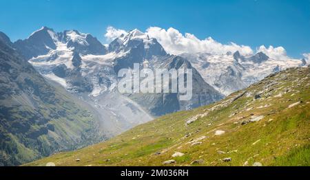 Les pics de Piz Bernina et de Piz Roseg - Suisse. Banque D'Images