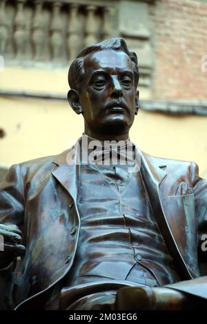 Statue de Puccini sur la Piazza Cittadella créée par Vito Tongiani, Lucca, Toscane, Toscane, Toscane, Italie, Europe Banque D'Images