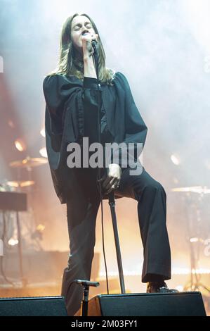 Brixton, Londres, Royaume-Uni. 03rd décembre 2022. Tom Ogden, du groupe de rock Blossoms, se produit en concert au O2 Academy Brixton, Londres. Crédit : John Barry/Alay Live News Banque D'Images