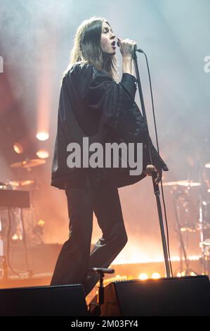 Brixton, Londres, Royaume-Uni. 03rd décembre 2022. Tom Ogden, du groupe de rock Blossoms, se produit en concert au O2 Academy Brixton, Londres. Crédit : John Barry/Alay Live News Banque D'Images