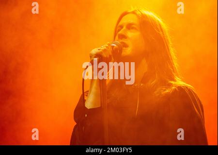 Brixton, Londres, Royaume-Uni. 03rd décembre 2022. Tom Ogden, du groupe de rock Blossoms, se produit en concert au O2 Academy Brixton, Londres. Crédit : John Barry/Alay Live News Banque D'Images