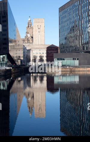 Royal Albert Dock, avec le bâtiment Longitude et le tunnel Mersey, Liverpool Liverpool Docks UK Banque D'Images