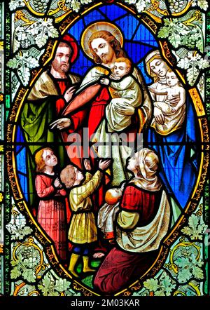 Souffrir les petits enfants, bénédiction par Jésus, vitraux, par Ward & Hughes, 1869, église Stanhoe, Norfolk Banque D'Images