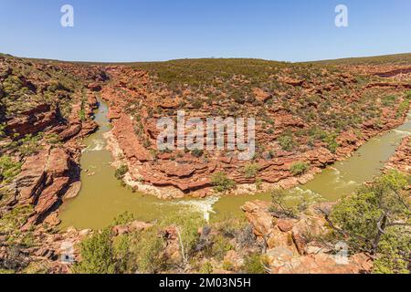 La vue de la courbe Z où la rivière Murchison se déforme brusquement à travers les gorges de grès dans le parc national de Kalbarri, Australie occidentale, Australie. Banque D'Images