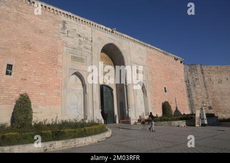 Entrée au palais de Topkapi dans le quartier de Sultanahmet à Istanbul, Turquie. Banque D'Images