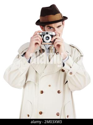 Vous êtes dans ses coulisses... reporter prend une photo avec un appareil photo rétro sur fond blanc. Banque D'Images