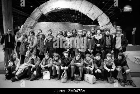 Dans le cadre du cours latin, cette classe du Max-Planck-Gymnasium de Dortmund a visité le Musée Romano-Germanique et la cathédrale de Cologne le 19 janvier Banque D'Images