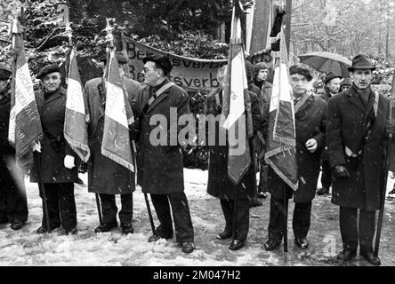 Les victimes nazies et les combattants de la résistance de France et d'Allemagne contre le régime nazi ont commémoré ensemble le meurtre du régime nazi le vendredi Banque D'Images