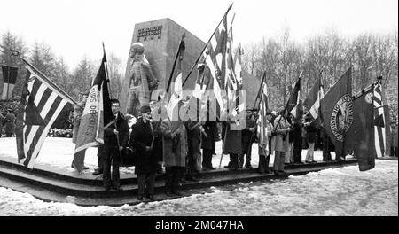 Les victimes nazies et les combattants de la résistance de France et d'Allemagne contre le régime nazi ont commémoré ensemble le meurtre du régime nazi le vendredi Banque D'Images