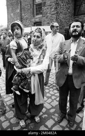 La discussion, le chant et la danse devraient rapprocher les autochtones et les migrants - selon les organisateurs de la Kemnade - ici en 1975 sur 28.06.1975 Banque D'Images