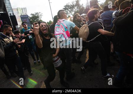 Bogota, Colombie. 03rd décembre 2022. Les concertgoers moush-pit lors du troisième jour du retour du festival de musique 'Rock al Parque', le plus grand festival de rock d'amérique latine et le troisième plus grand festival de rock du monde, à Bogota, Colombie, novembre 3 décembre 2022. (Photo par Sebastian Barros/NurPhoto) crédit: NurPhoto/Alay Live News Banque D'Images